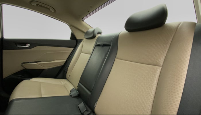 2018 Hyundai Verna 1.6 VTVT SX (O) AT, Petrol, Automatic, 33,921 km, Right Side Rear Door Cabin