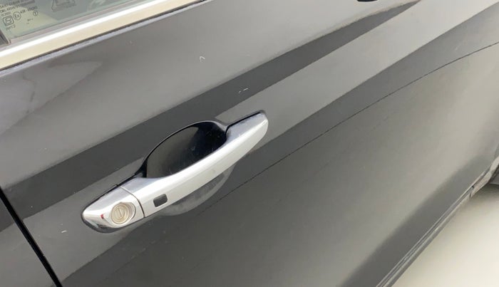 2018 Hyundai Verna 1.6 VTVT SX (O) AT, Petrol, Automatic, 33,921 km, Driver-side door - Minor scratches