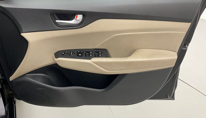 2018 Hyundai Verna 1.6 VTVT SX (O) AT, Petrol, Automatic, 33,921 km, Driver Side Door Panels Control