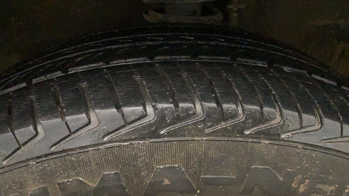 2015 Maruti Alto K10 VXI, Petrol, Manual, 26,702 km, Left Front Tyre Tread