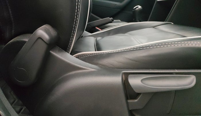 2018 Volkswagen Polo COMFORTLINE 1.0L MPI, Petrol, Manual, 46,386 km, Driver Side Adjustment Panel