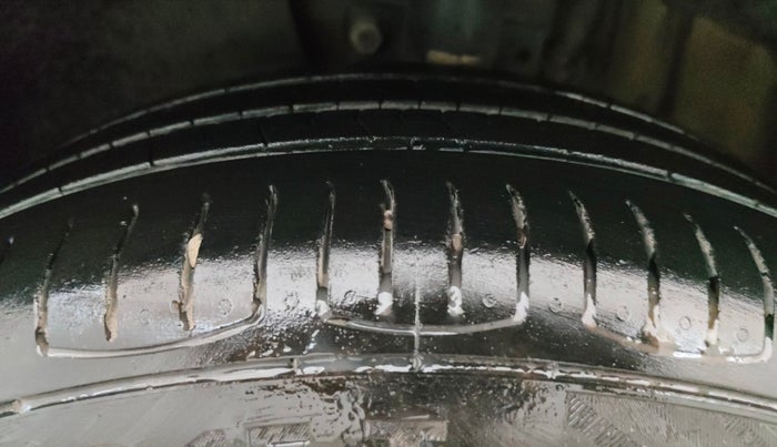 2018 Volkswagen Polo COMFORTLINE 1.0L MPI, Petrol, Manual, 46,386 km, Left Front Tyre Tread