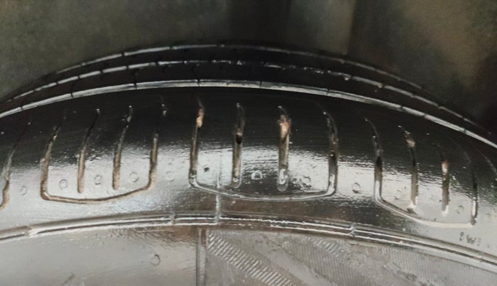 2018 Volkswagen Polo COMFORTLINE 1.0L MPI, Petrol, Manual, 46,386 km, Left Rear Tyre Tread