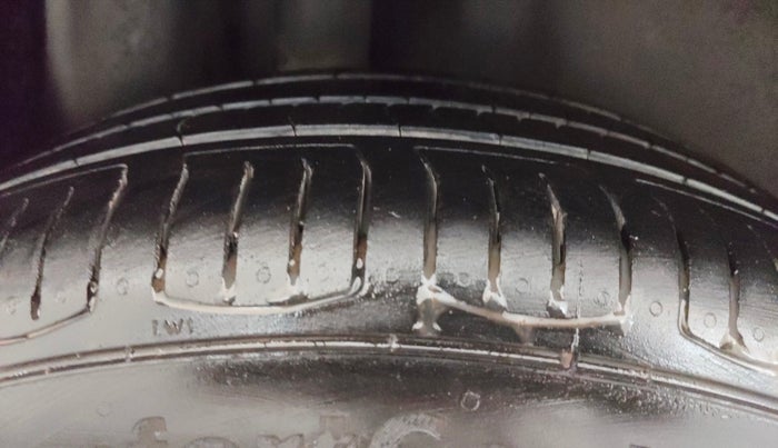 2018 Volkswagen Polo COMFORTLINE 1.0L MPI, Petrol, Manual, 46,386 km, Right Rear Tyre Tread