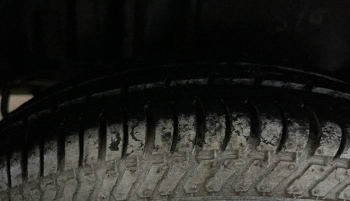 2015 Maruti Swift Dzire LXI (O), Petrol, Manual, 35,987 km, Right Rear Tyre Tread