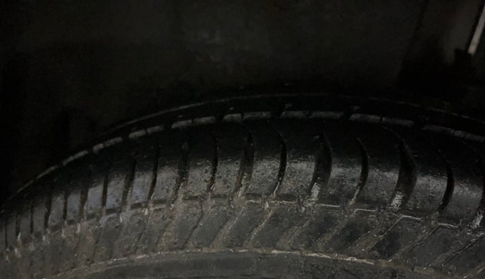 2015 Maruti Swift Dzire LXI (O), Petrol, Manual, 35,987 km, Left Rear Tyre Tread