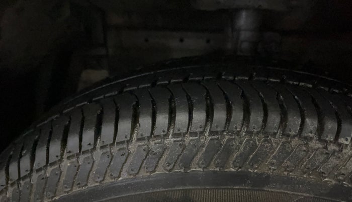 2015 Maruti Swift Dzire LXI (O), Petrol, Manual, 35,987 km, Left Front Tyre Tread