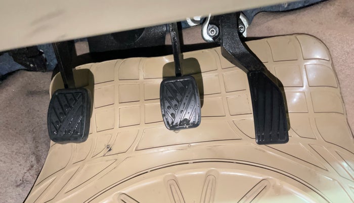 2015 Maruti Swift Dzire LXI (O), Petrol, Manual, 35,987 km, Pedals