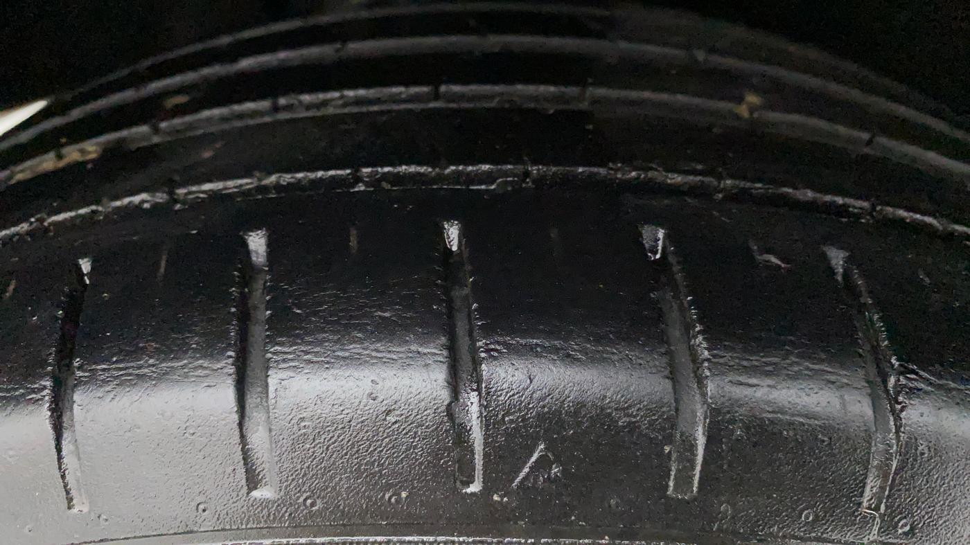 2021 Maruti Baleno ALPHA CVT PETROL 1.2, Petrol, Automatic, 42,168 km, Right Rear Tyre Tread