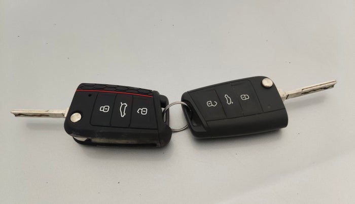 2021 Skoda KUSHAQ AMBITION 1.0L TSI MT, Petrol, Manual, 43,872 km, Key Close Up