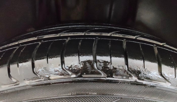 2021 Skoda KUSHAQ AMBITION 1.0L TSI MT, Petrol, Manual, 43,872 km, Right Rear Tyre Tread