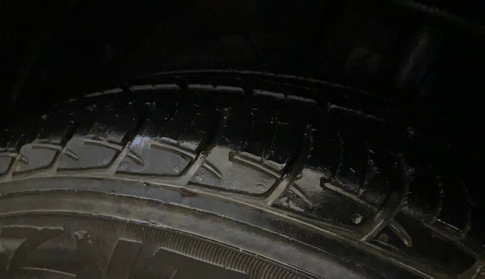 2016 Maruti Baleno DELTA CVT PETROL 1.2, Petrol, Automatic, 24,753 km, Left Front Tyre Tread