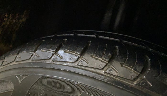 2016 Maruti Baleno DELTA CVT PETROL 1.2, Petrol, Automatic, 24,753 km, Right Rear Tyre Tread