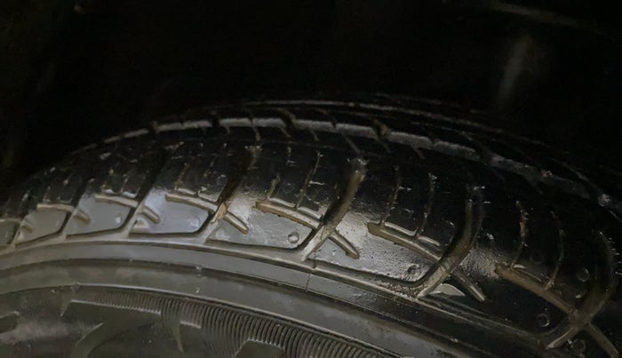 2016 Maruti Baleno DELTA CVT PETROL 1.2, Petrol, Automatic, 24,753 km, Right Front Tyre Tread