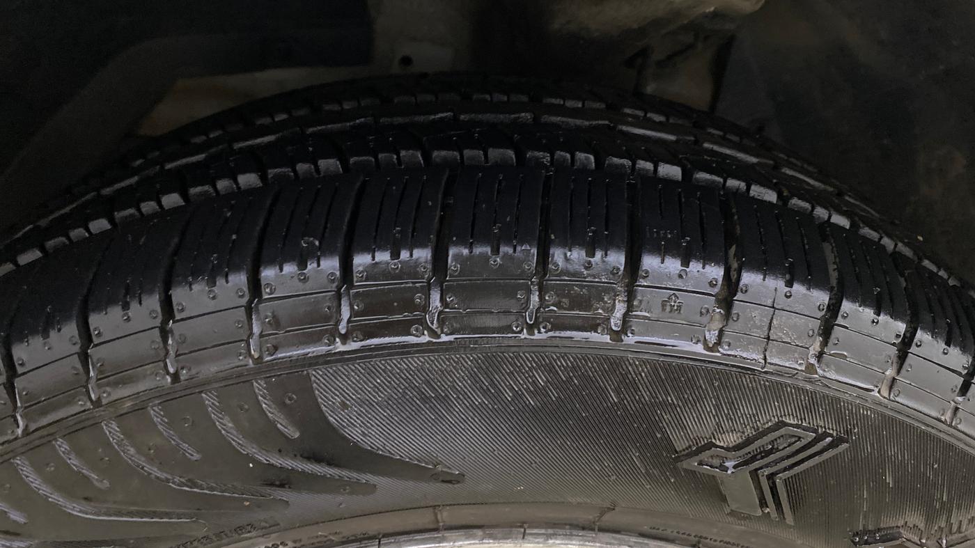 2015 Mahindra XUV500 W8, Diesel, Manual, 1,20,724 km, Left Front Tyre Tread