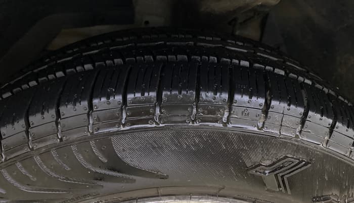 2015 Mahindra XUV500 W8, Diesel, Manual, 1,20,724 km, Left Front Tyre Tread