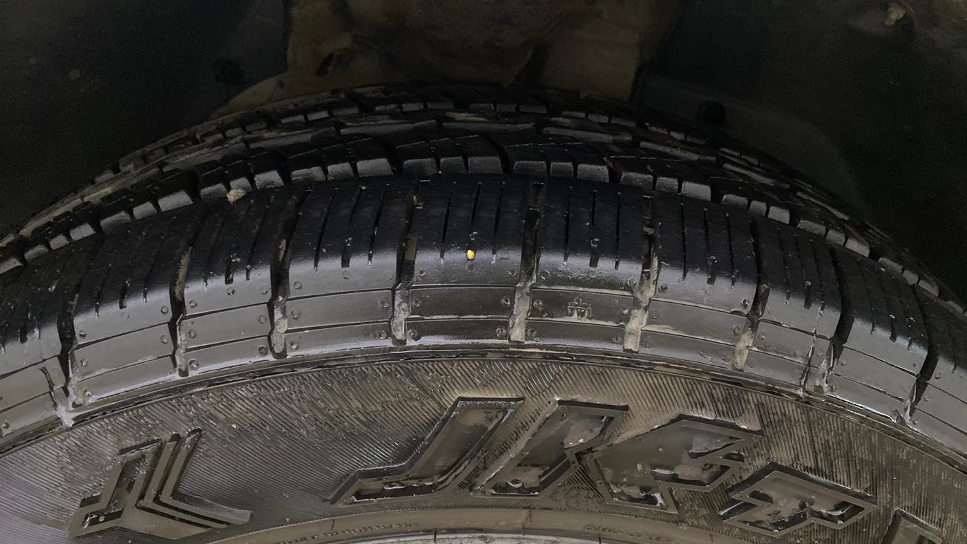 2015 Mahindra XUV500 W8, Diesel, Manual, 1,20,724 km, Right Front Tyre Tread