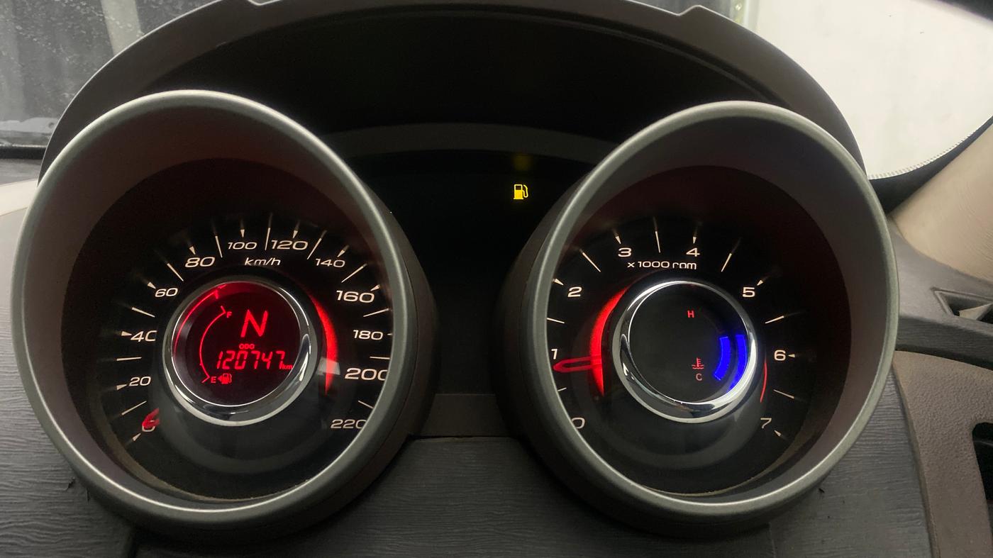 2015 Mahindra XUV500 W8, Diesel, Manual, 1,20,724 km, Odometer Image