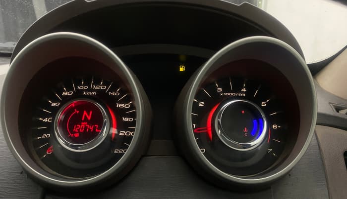 2015 Mahindra XUV500 W8, Diesel, Manual, 1,20,724 km, Odometer Image
