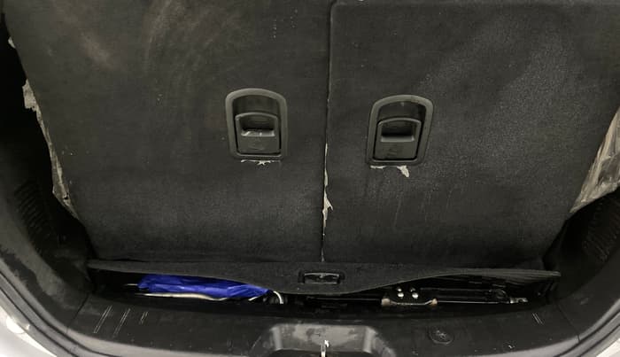 2015 Mahindra XUV500 W8, Diesel, Manual, 1,20,724 km, Boot Inside