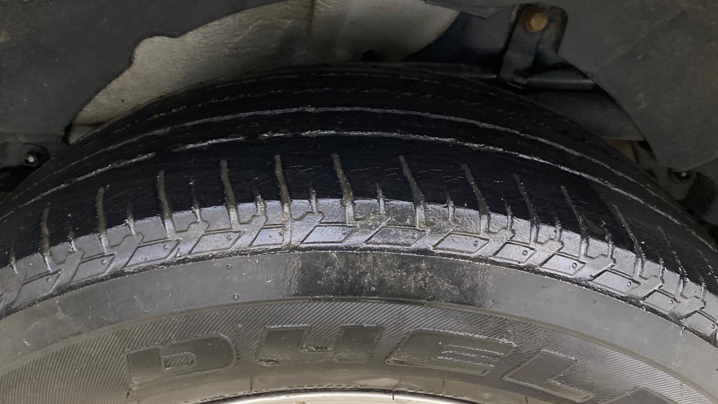 2015 Mahindra XUV500 W8, Diesel, Manual, 1,20,724 km, Left Rear Tyre Tread