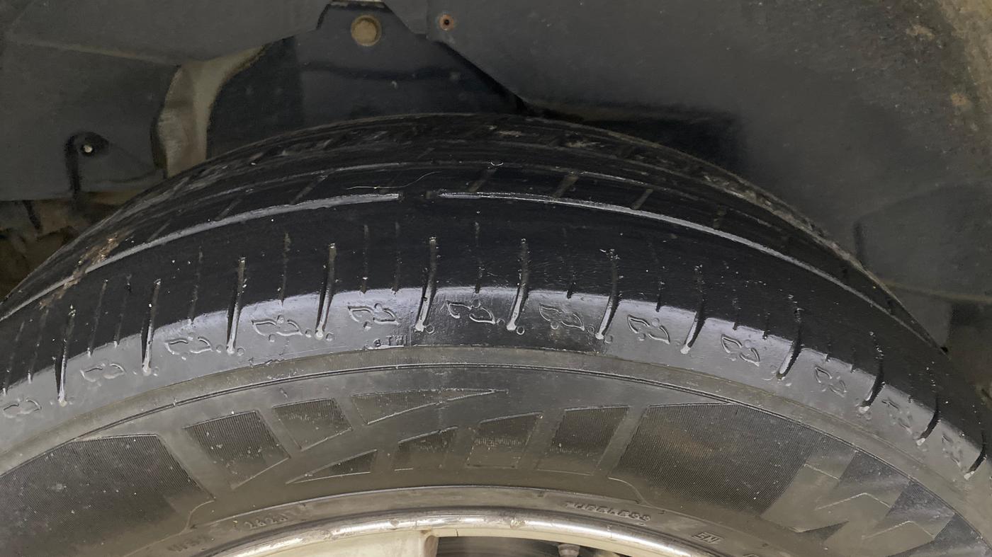 2015 Mahindra XUV500 W8, Diesel, Manual, 1,20,724 km, Right Rear Tyre Tread