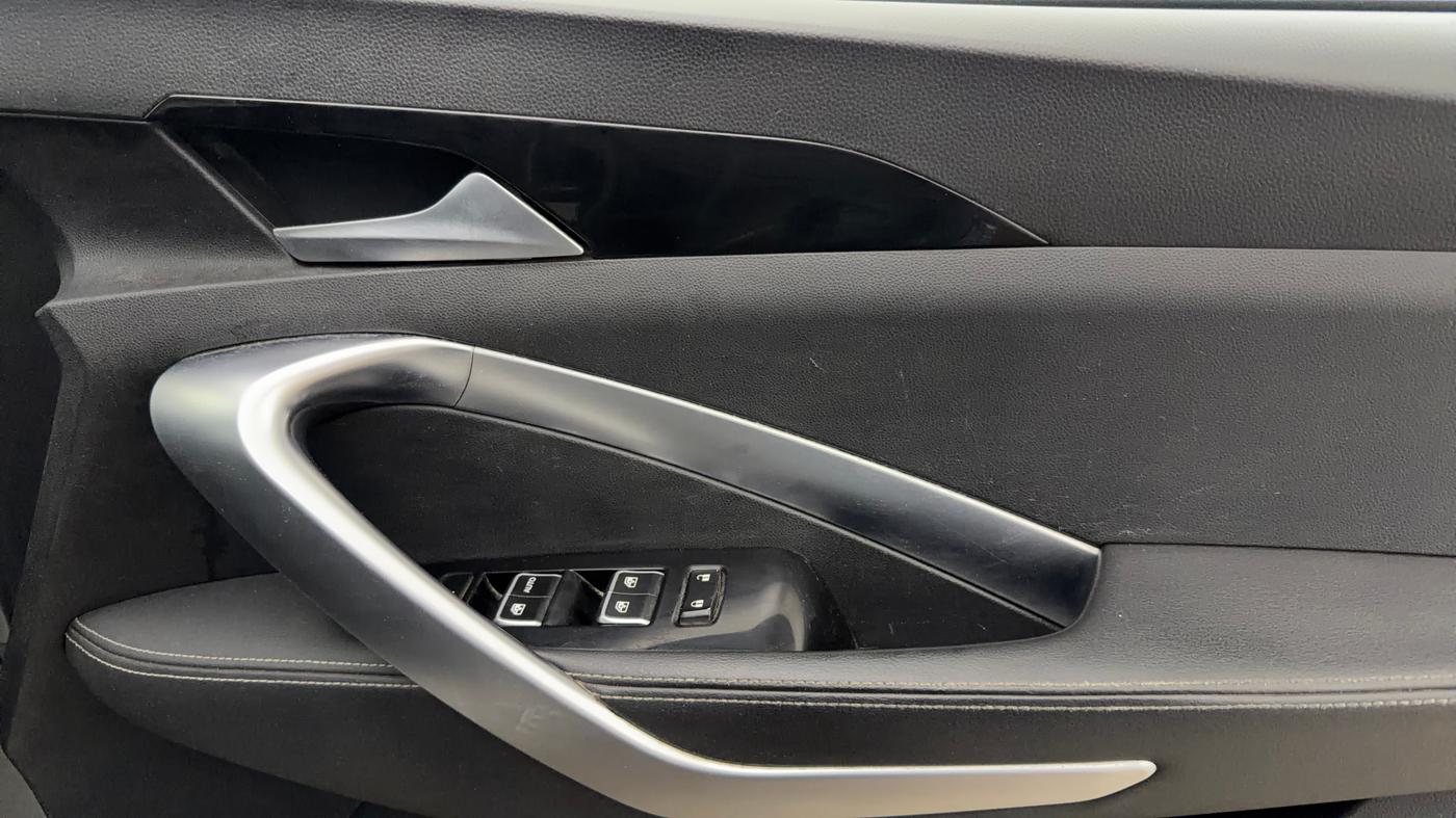 2020 MG HECTOR SHARP 1.5 DCT PETROL, Petrol, Automatic, 34,617 km, Driver Side Door Panels Control