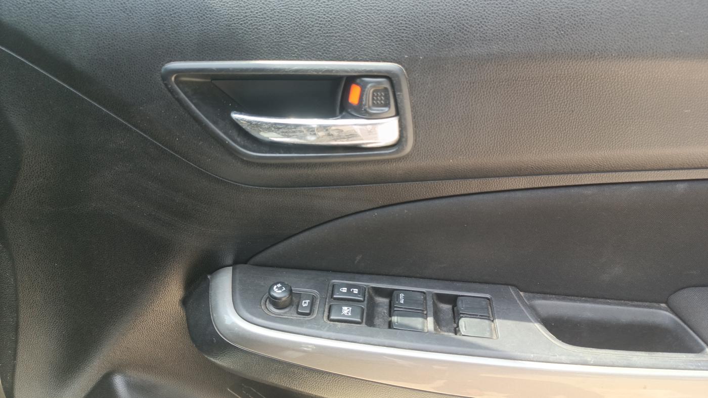 2019 Maruti Swift ZXI AMT, Petrol, Automatic, 71,237 km, Driver Side Door Panels Control