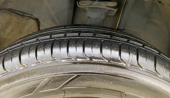 2016 Renault Kwid RXT 1.0 AMT, Petrol, Automatic, 55,410 km, Right Front Tyre Tread