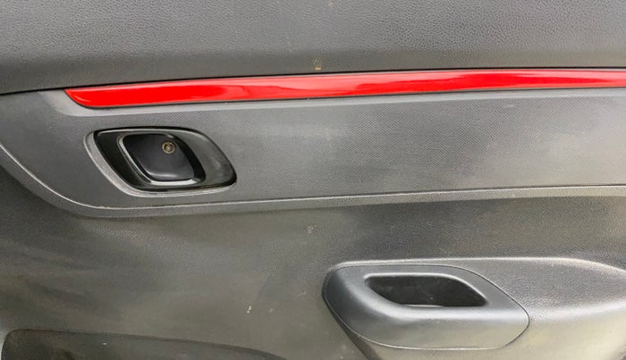 2016 Renault Kwid RXT 1.0 AMT, Petrol, Automatic, 55,410 km, Driver Side Door Panels Control