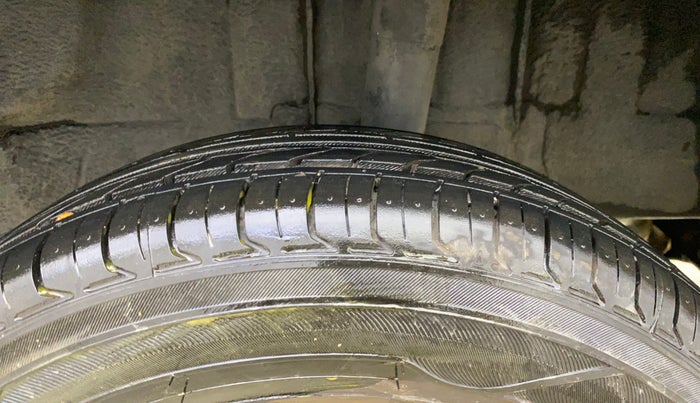 2016 Renault Kwid RXT 1.0 AMT, Petrol, Automatic, 55,410 km, Left Rear Tyre Tread