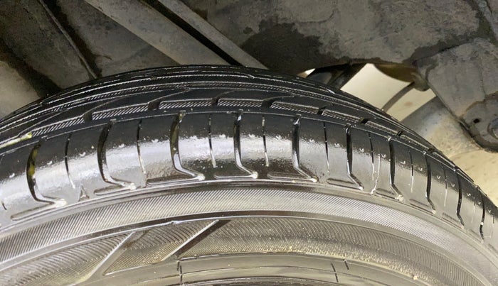 2016 Renault Kwid RXT 1.0 AMT, Petrol, Automatic, 55,410 km, Right Rear Tyre Tread