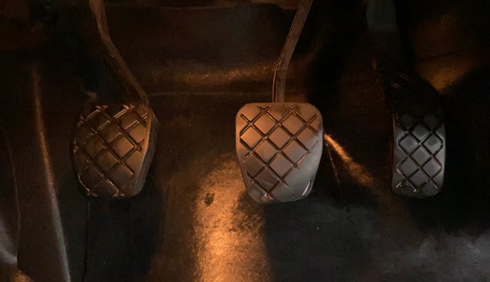 2016 Volkswagen Polo HIGHLINE1.2L, CNG, Manual, 93,683 km, Pedals