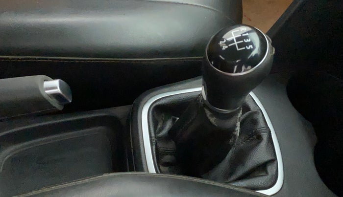 2016 Volkswagen Polo HIGHLINE1.2L, CNG, Manual, 93,683 km, Gear Lever