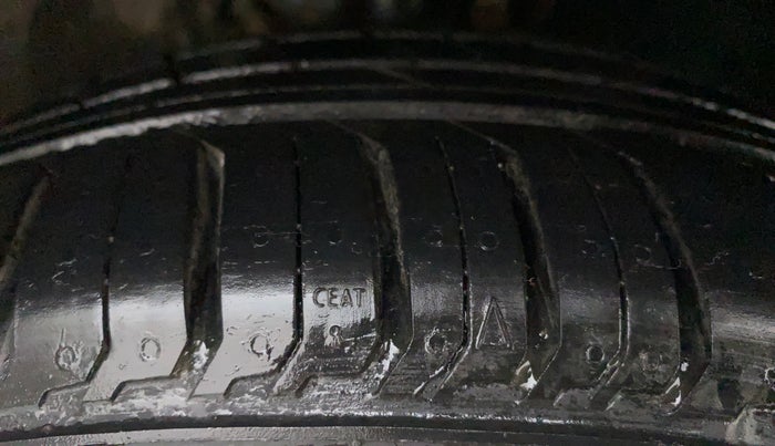 2016 Volkswagen Polo HIGHLINE1.2L, CNG, Manual, 93,683 km, Right Front Tyre Tread