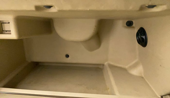 2016 Volkswagen Polo HIGHLINE1.2L, CNG, Manual, 93,683 km, Cooled Glove Box