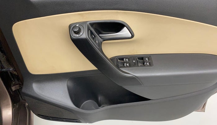 2016 Volkswagen Polo HIGHLINE1.2L, CNG, Manual, 93,683 km, Driver Side Door Panels Control