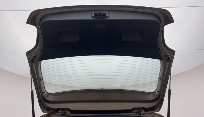 2016 Volkswagen Polo HIGHLINE1.2L, CNG, Manual, 93,683 km, Boot Door Open