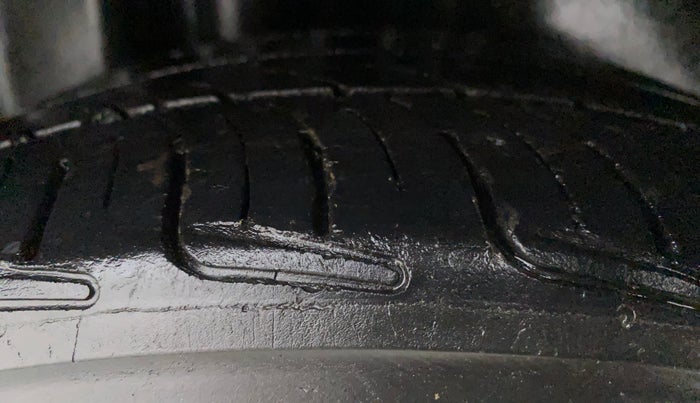 2016 Volkswagen Polo HIGHLINE1.2L, CNG, Manual, 93,683 km, Right Rear Tyre Tread