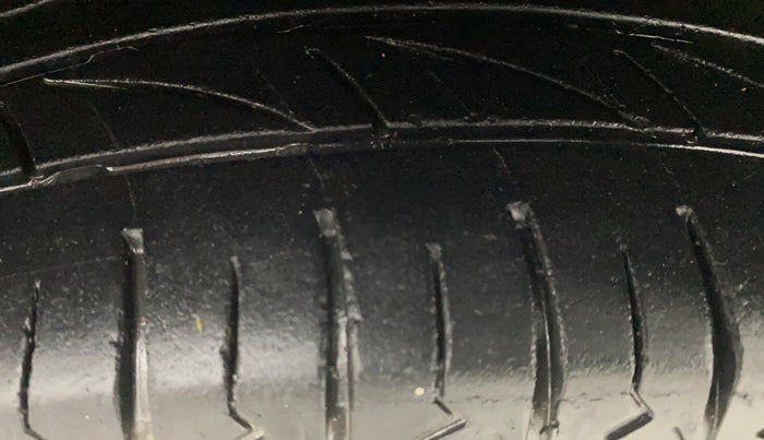 2013 Maruti Swift Dzire VXI, Petrol, Manual, 53,024 km, Left Front Tyre Tread