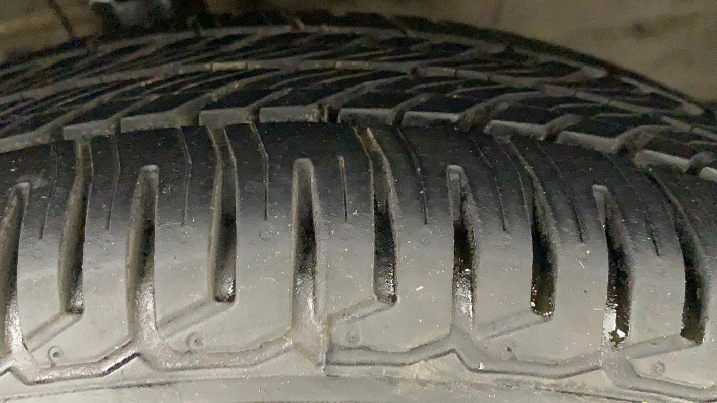 2013 Maruti Wagon R 1.0 VXI, Petrol, Manual, 48,692 km, Right Front Tyre Tread