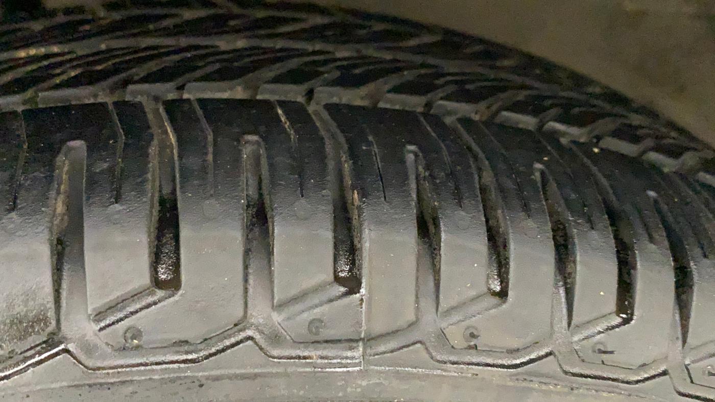 2013 Maruti Wagon R 1.0 VXI, Petrol, Manual, 48,692 km, Left Front Tyre Tread