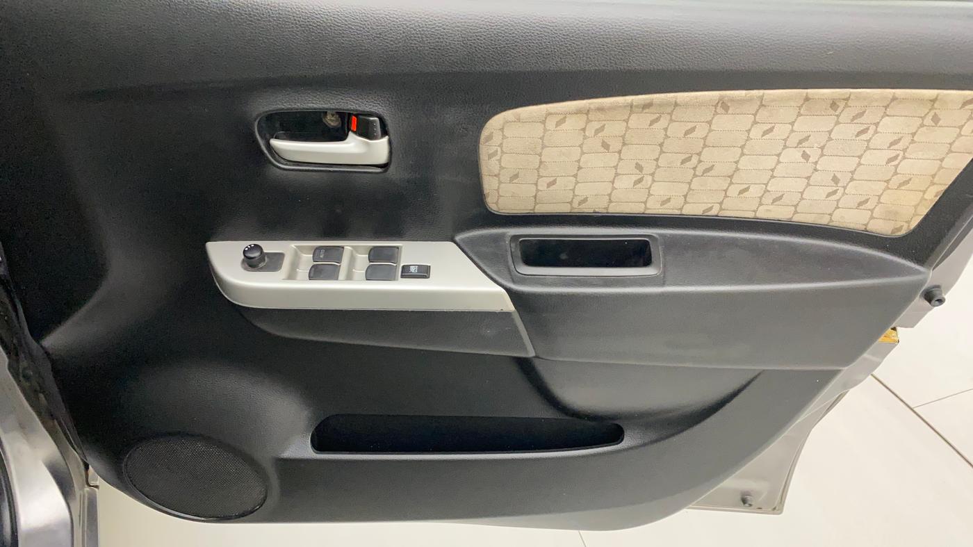 2013 Maruti Wagon R 1.0 VXI, Petrol, Manual, 48,692 km, Driver Side Door Panels Control
