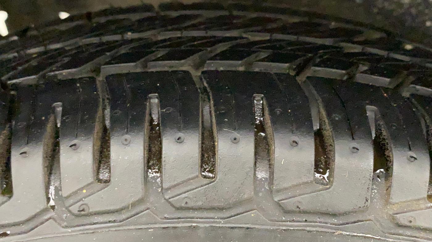 2013 Maruti Wagon R 1.0 VXI, Petrol, Manual, 48,692 km, Right Rear Tyre Tread