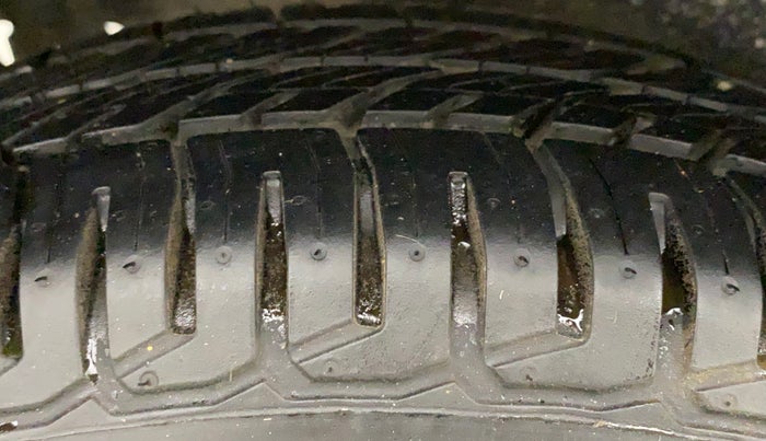2013 Maruti Wagon R 1.0 VXI, Petrol, Manual, 48,692 km, Right Rear Tyre Tread