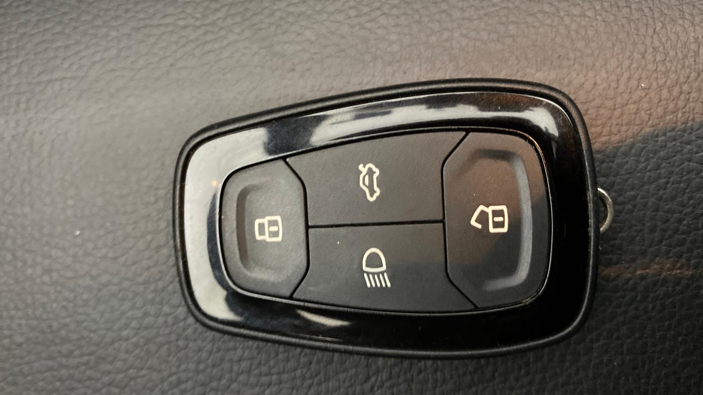 2022 Tata PUNCH CREATIVE  MT, Petrol, Manual, 7,971 km, Key Close Up
