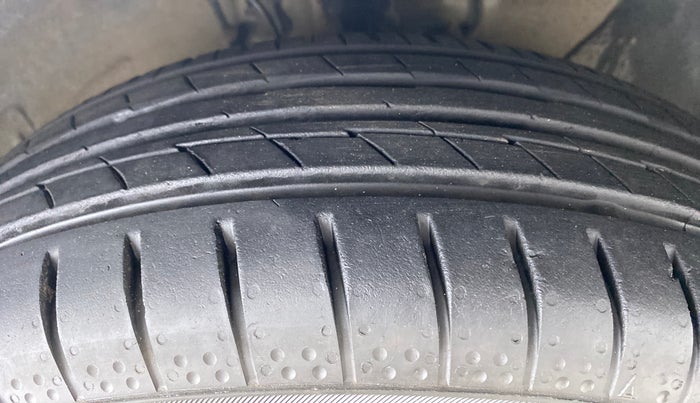 2017 Hyundai Elite i20 SPORTZ 1.2, Petrol, Manual, 55,381 km, Right Front Tyre Tread