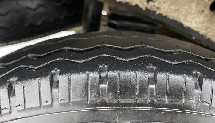2021 Maruti Eeco 5 STR AC CNG (O), CNG, Manual, 73,240 km, Right Rear Tyre Tread