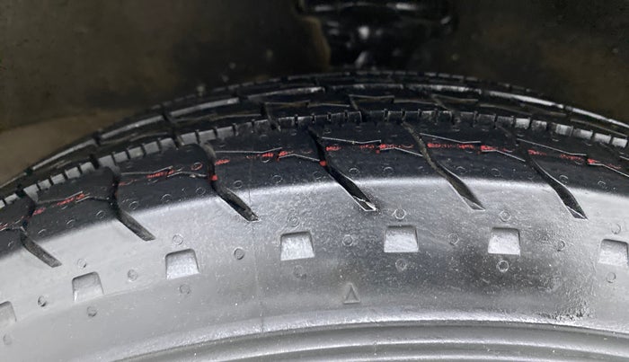 2021 Maruti Eeco 5 STR AC CNG (O), CNG, Manual, 73,240 km, Left Front Tyre Tread