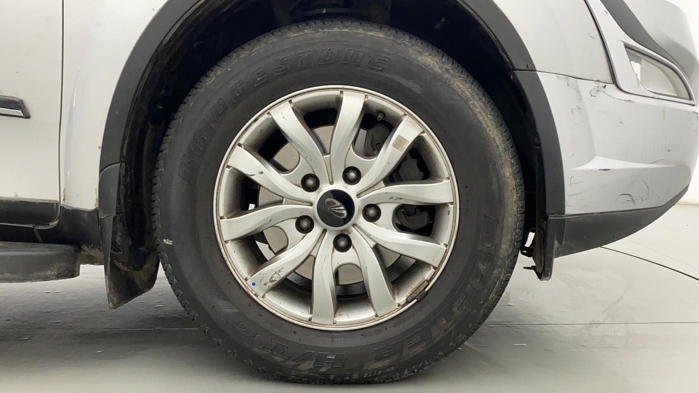2018 Mahindra XUV500 W9 1.99, Diesel, Manual, 50,965 km, Right Front Wheel